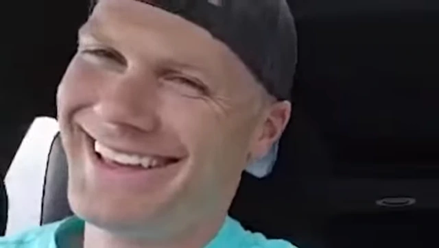 Pareja celebrando un momento especial